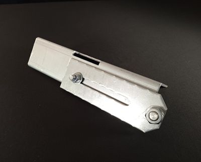 Equerre de porte entraxe 180mm avec mentonnet simple