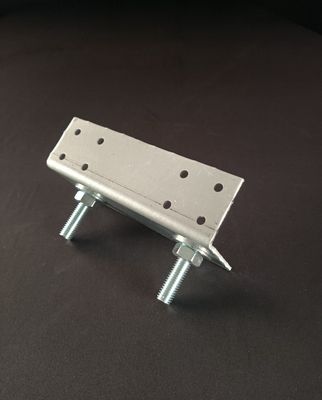 Pre-equerre de fixation de mentonnet