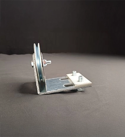 Poulie de renvoi pour contrepoids à l'arrière de la porte